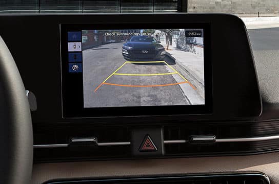 Rear View Monitor (RVM)

        For safer parking, a high-definition camera monitors the situation behind, and includes a graphic overlay to assist with parking.