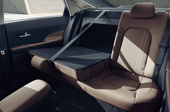 60/40 split-folding rear seats
         Fold down the rear seat backrests to create more cargo space. Standard adjustable headrests and a child seat anchor are provided.