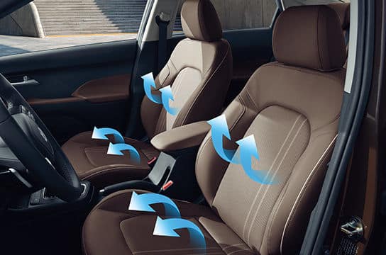 Ventilated front seat
         Enjoy the comfort of the Accent’s ventilated seats on hot days, featuring 3-stage control switches and indicator LEDs for seat heating and cooling functions.